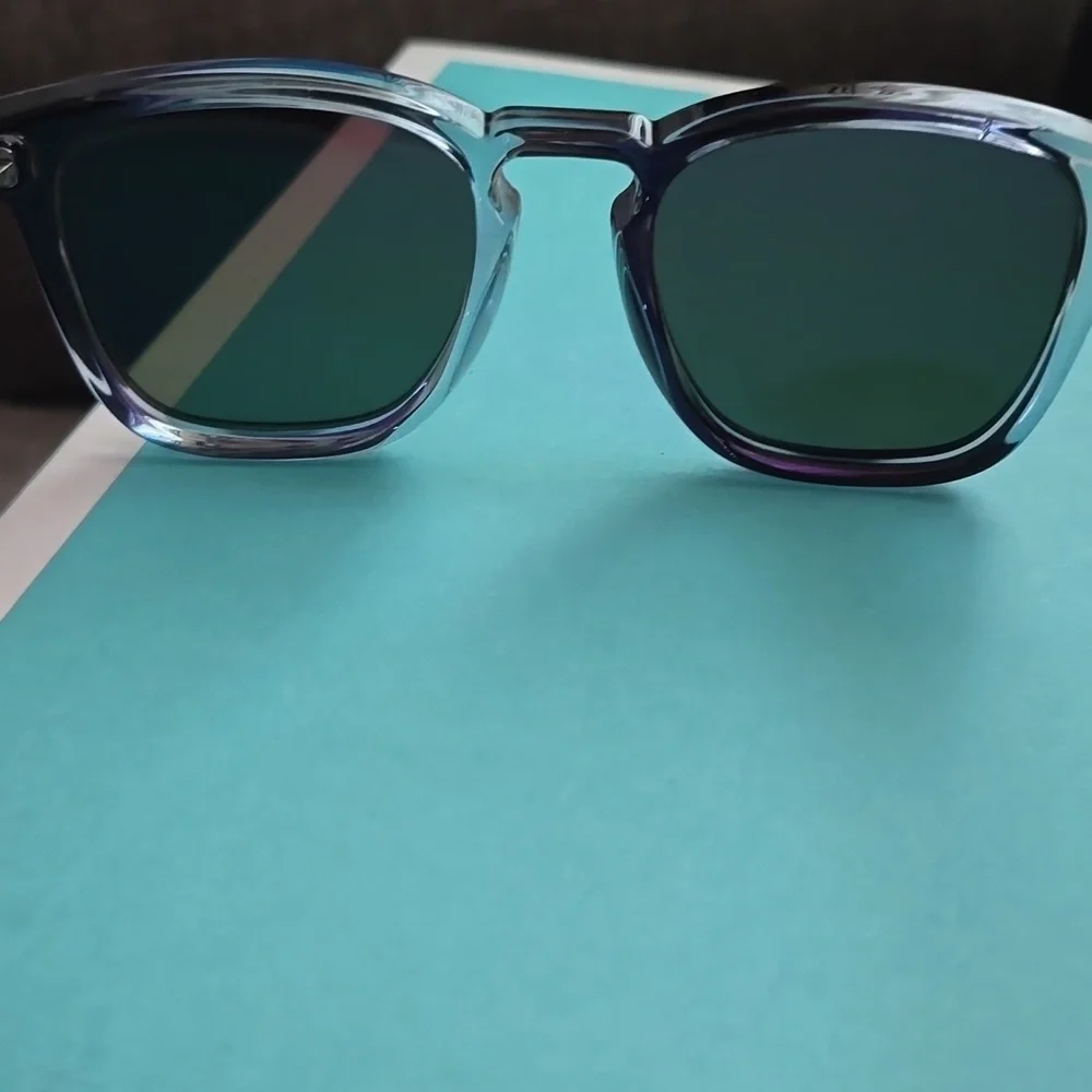 Blenders Womens Blue Gradient Polarized Sunglasses * Rain Dance *Good Condition - Picture 2 of 5